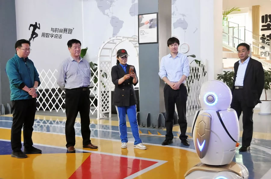中國人工智能聯盟專家一行來創澤智能機器人股份有限公司參觀指導