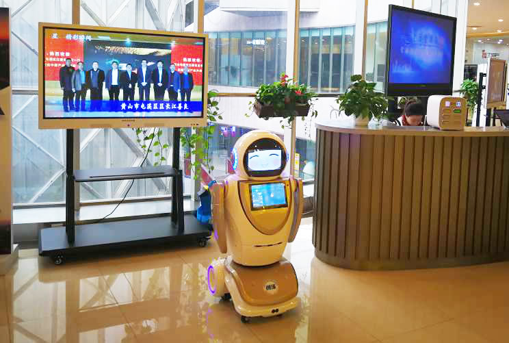 迎賓服務機器人創創在上海世博源